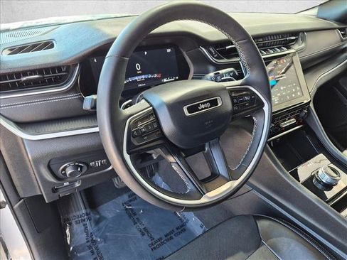 Used 2023 Jeep Grand Cherokee Altitude AWD/4WD image 10