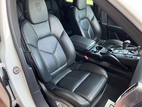 Used 2015 Porsche Cayenne Diesel AWD/4WD image 21