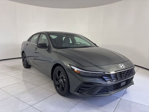 New 2026 Hyundai Elantra SEL Sport image 7