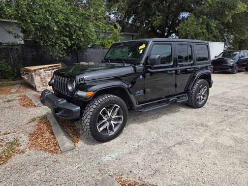 Used 2024 Jeep Wrangler Unlimited AWD/4WD image 3