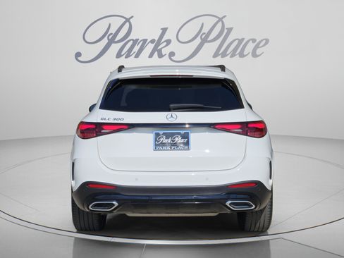 Used 2025 Mercedes-Benz GLC 300 image 4