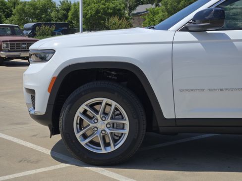New 2026 Jeep Grand Cherokee L Laredo AWD/4WD image 5
