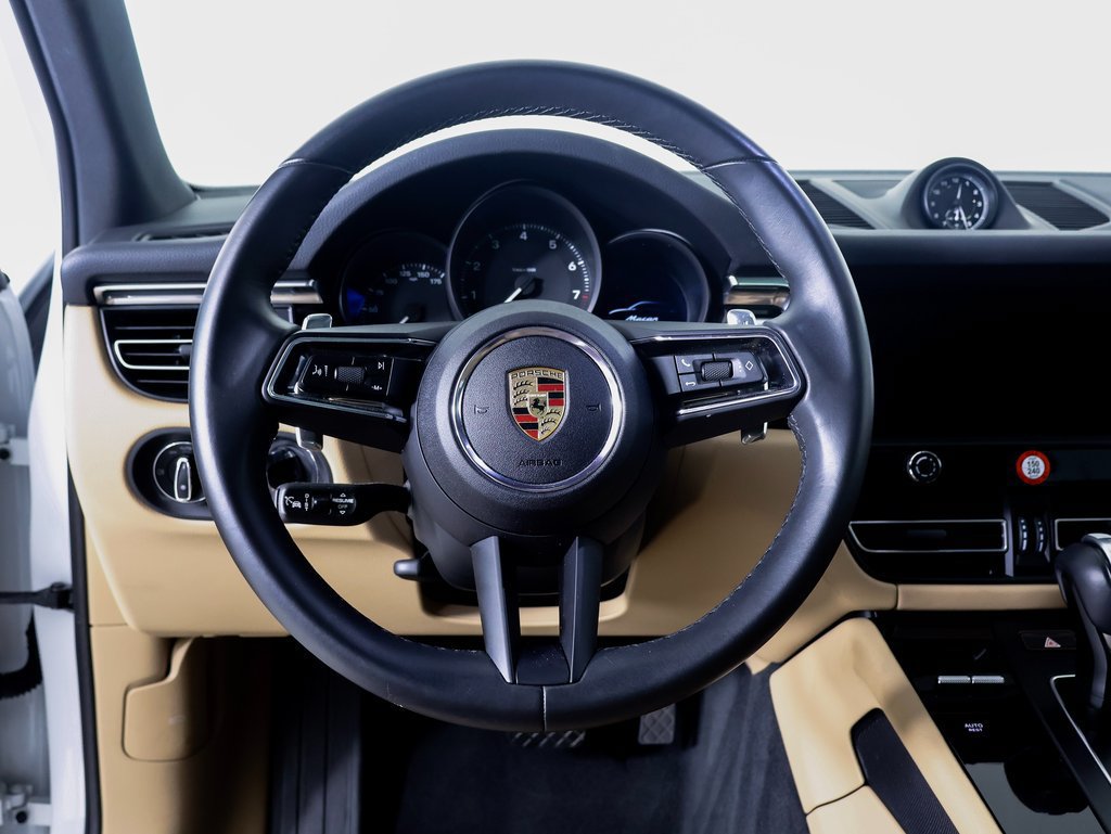 Used 2025 Porsche Macan AWD/4WD image 10