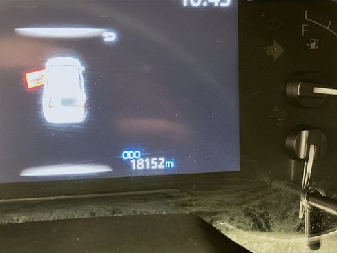 Used 2025 Toyota RAV4 XLE image 19