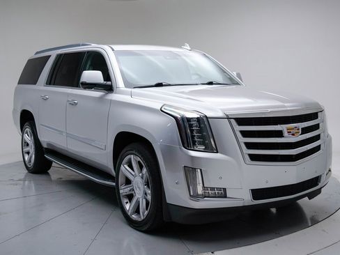 Used 2019 Cadillac Escalade ESV Luxury image 23
