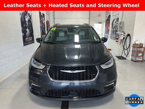 Used 2021 Chrysler Pacifica Touring-L image 2