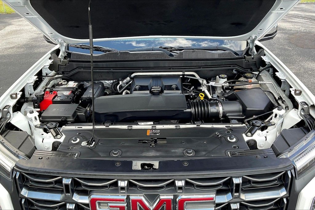 Used 2024 GMC Canyon AT4 w/ Technology Package AWD/4WD image 34