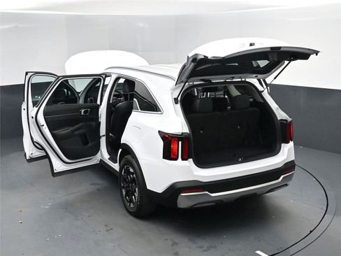Used 2025 Kia Sorento S image 15