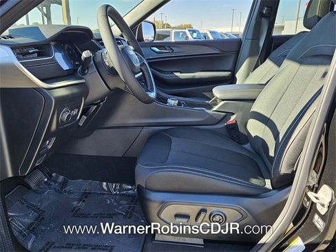 New 2025 Jeep Grand Cherokee Laredo X image 5