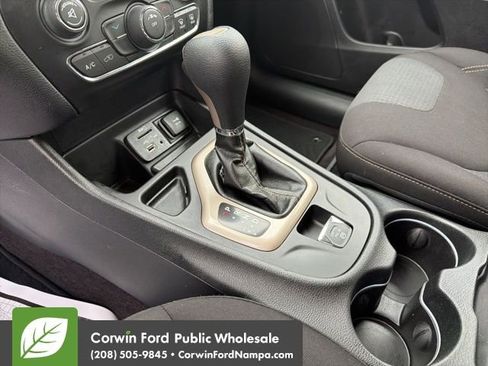 Used 2017 Jeep Cherokee Latitude image 20