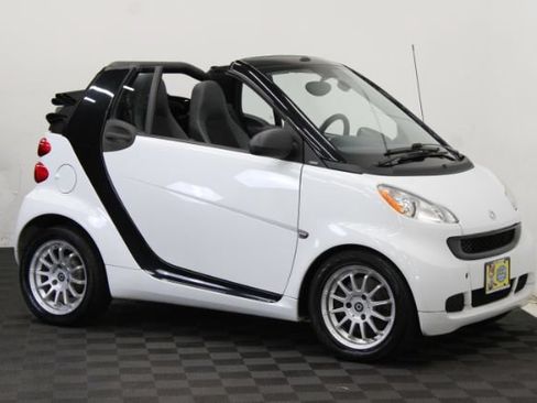 Used 2012 smart fortwo passion RWD image 1