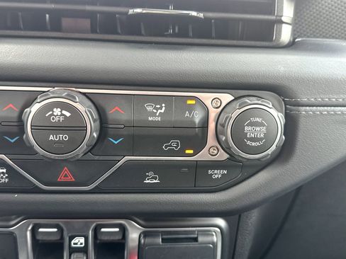 Used 2026 Jeep Wrangler Unlimited Rubicon AWD/4WD image 33