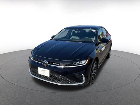 Used 2025 Volkswagen Jetta SE image 8