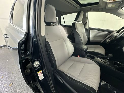 Used 2018 Toyota RAV4 XLE image 31