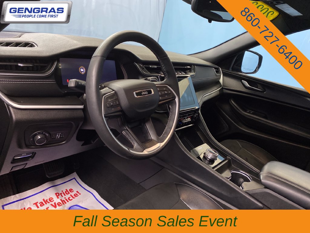 Used 2023 Jeep Grand Cherokee Altitude AWD/4WD image 12