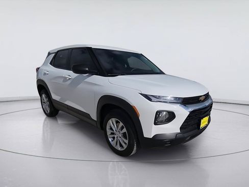 Used 2023 Chevrolet TrailBlazer LS AWD/4WD image 2