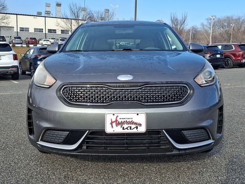 Used 2018 Kia Niro LX image 2