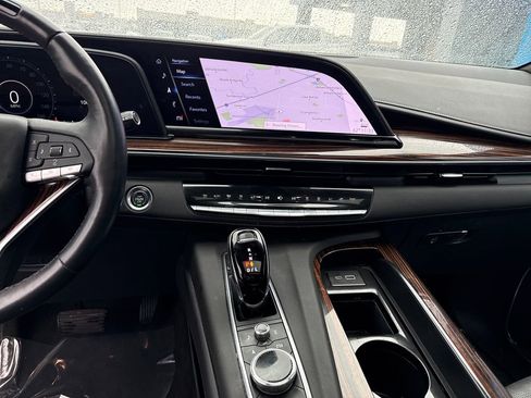 Used 2023 Cadillac Escalade Premium Luxury image 22