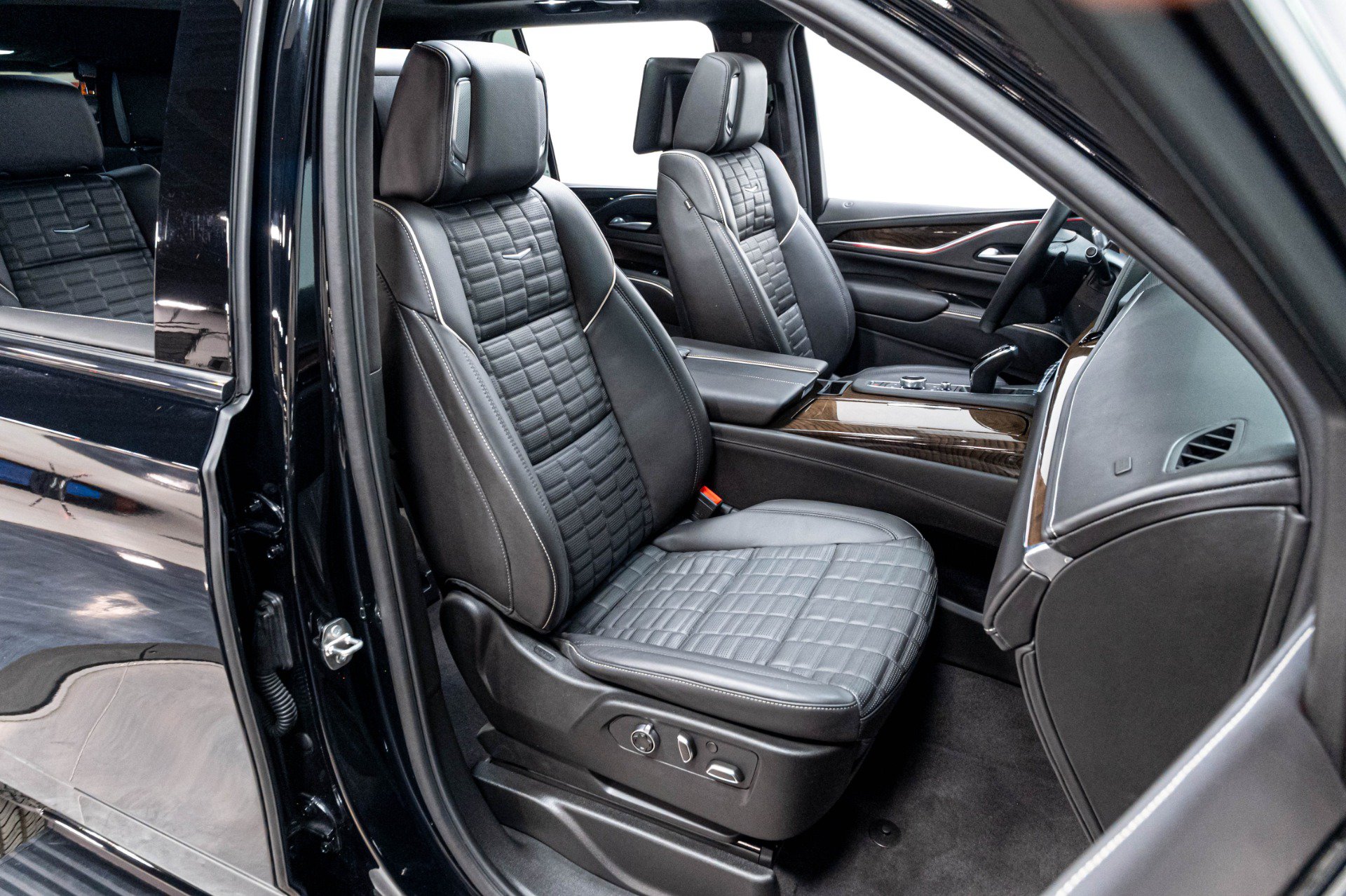 Used 2024 Cadillac Escalade Sport Platinum AWD/4WD image 24