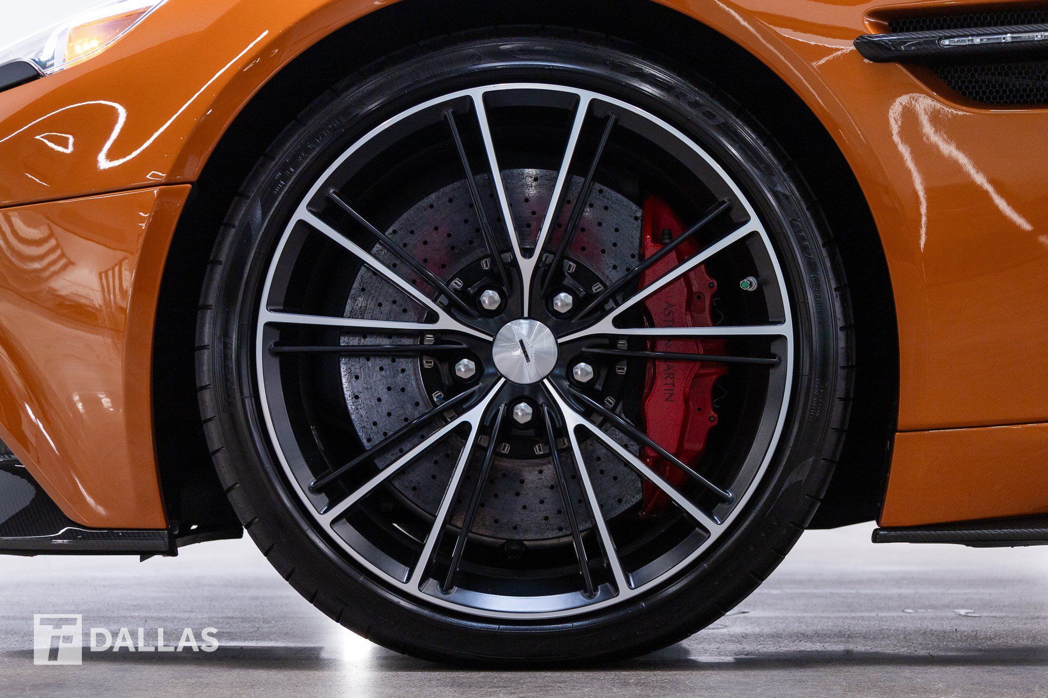 Used 2014 Aston Martin Vanquish Coupe RWD image 2