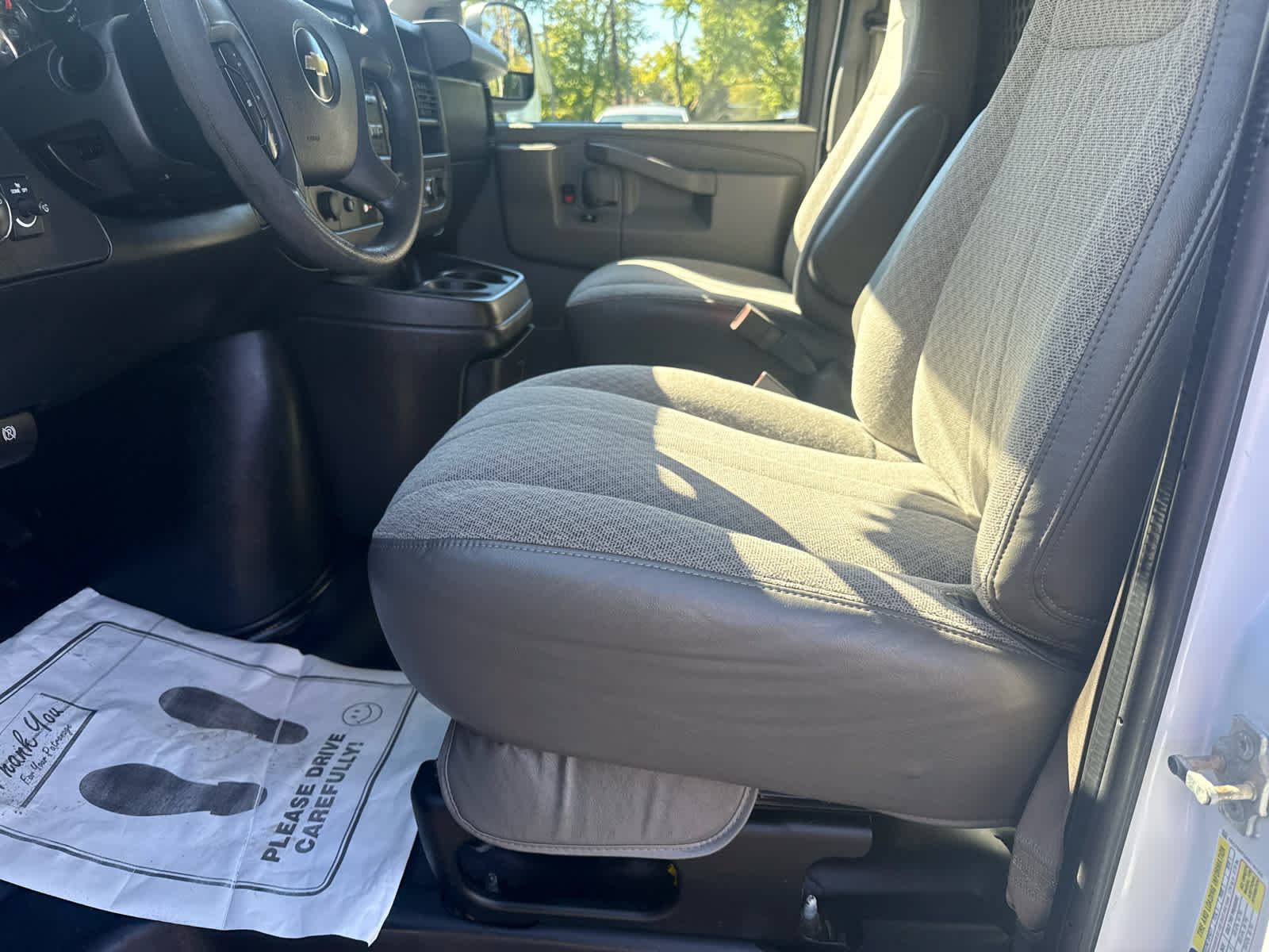 Used 2017 Chevrolet Express 3500 Extended RWD image 11