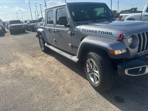 Used 2021 Jeep Gladiator Sport AWD/4WD image 7