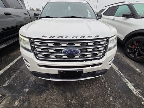 Used 2017 Ford Explorer XLT w/ Equipment Group 202A image 3