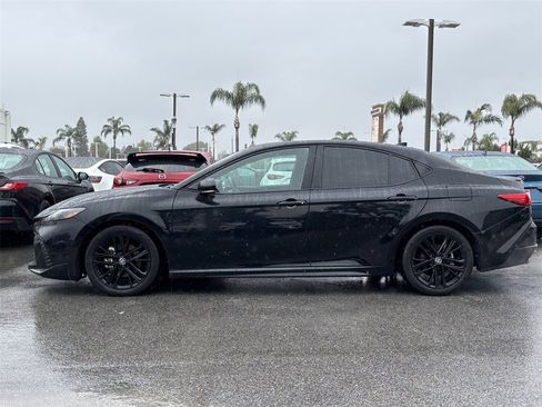 Used 2025 Toyota Camry SE image 2