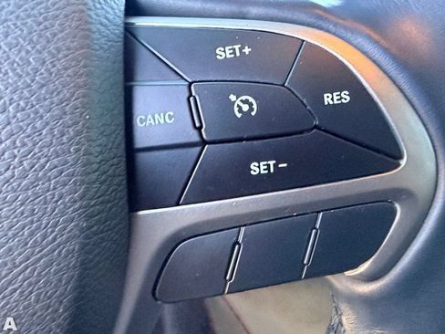 Certified 2022 Jeep Grand Cherokee Laredo X AWD/4WD image 22