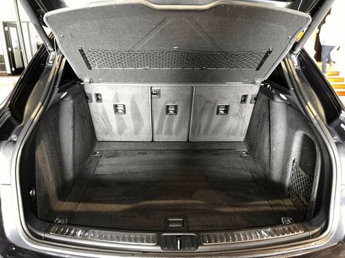 Used 2018 Porsche Macan image 25