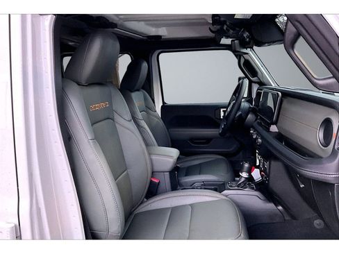 Certified 2025 Jeep Gladiator Mojave w/ Safety Group image 8