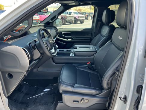 New 2026 Ford Expedition Platinum image 29