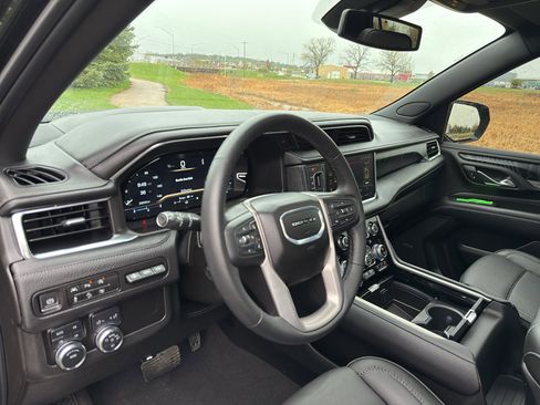 Used 2024 GMC Yukon Denali image 13