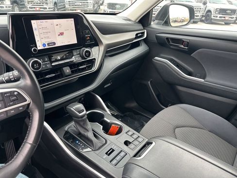 Used 2024 Toyota Highlander LE image 30