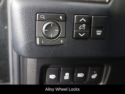 Used 2022 Lexus GX 460 Premium w/ Premium Package AWD/4WD image 24