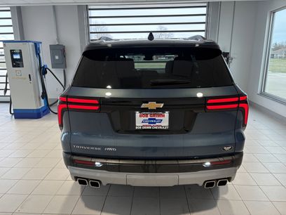 Used 2025 Chevrolet Traverse LT