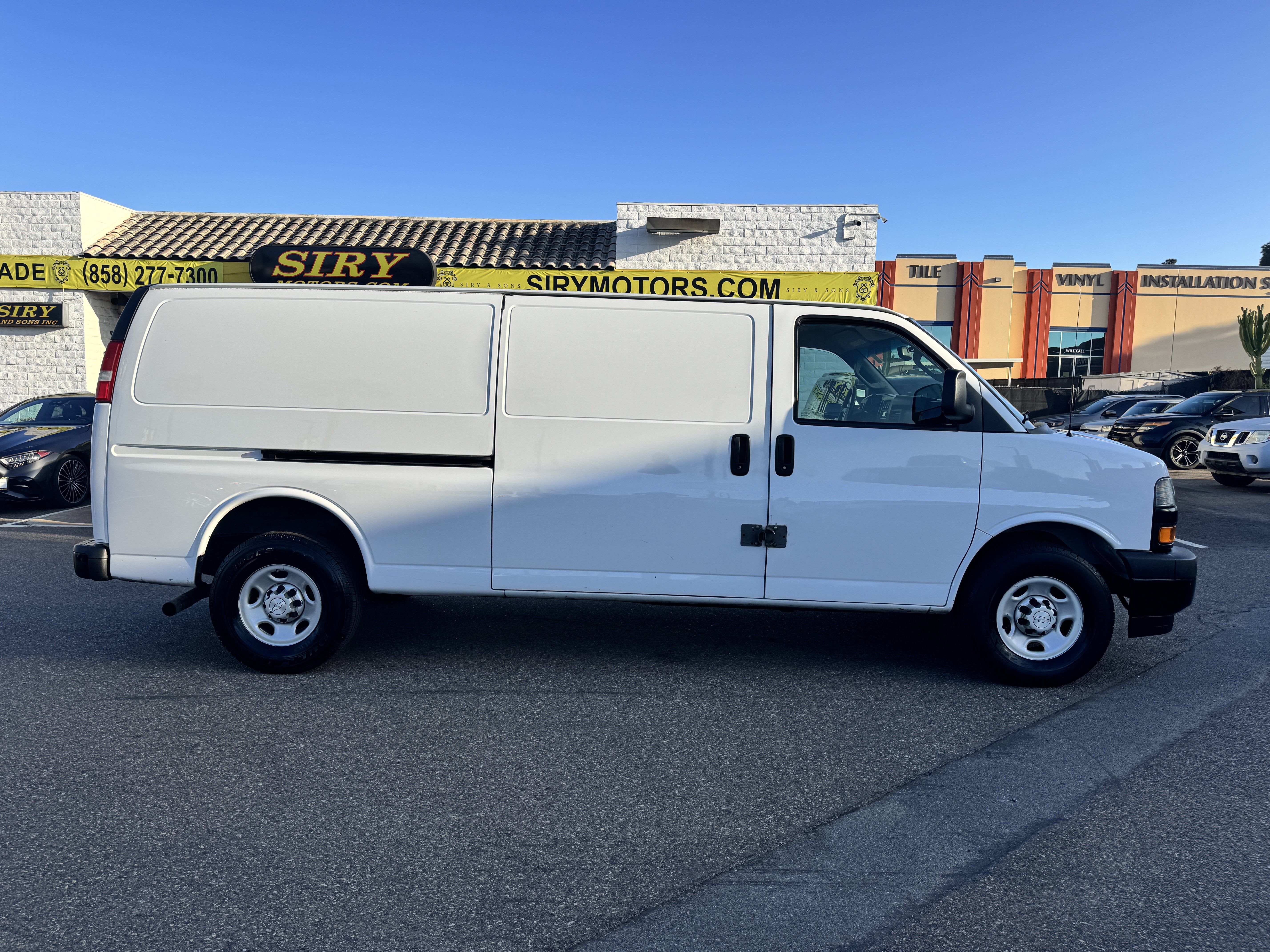Used 2018 Chevrolet Express 3500 Extended w/ Driver Convenience Package RWD image 8