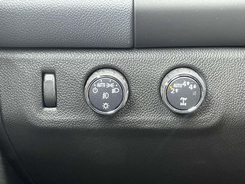 Used 2022 Chevrolet Colorado Z71 AWD/4WD image 18