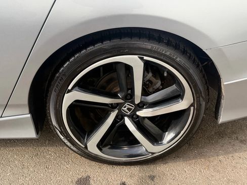 Used 2018 Honda Accord Sport image 9