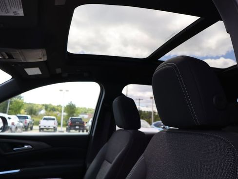 New 2025 Chevrolet Traverse LT w/ Sun and Wheel Package image 25