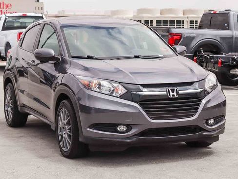 Used 2018 Honda HR-V EX image 3