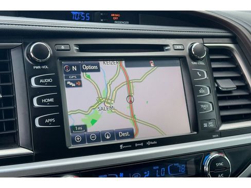 Used 2017 Toyota Highlander XLE image 21