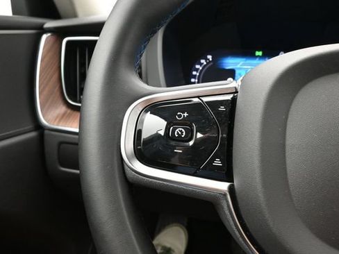 Used 2023 Volvo XC60 B5 Plus w/ Climate Package AWD/4WD image 25