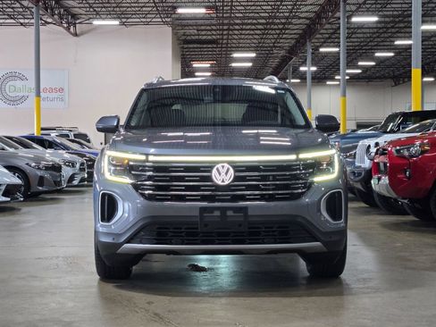 Used 2024 Volkswagen Atlas SEL AWD/4WD image 2