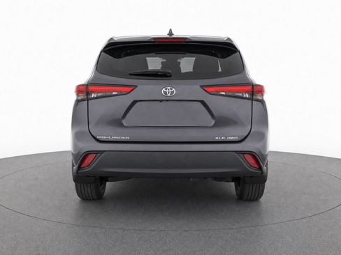 Used 2023 Toyota Highlander XLE AWD/4WD image 7