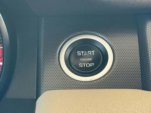 Used 2019 Land Rover Range Rover Evoque SE Premium image 41