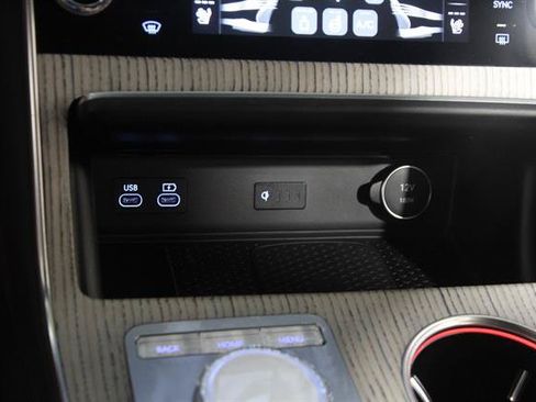 Certified 2025 Genesis GV80 3.5T Prestige AWD/4WD image 15