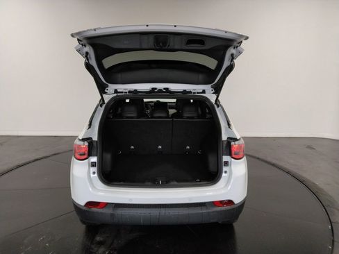 Used 2025 Jeep Compass Limited image 9