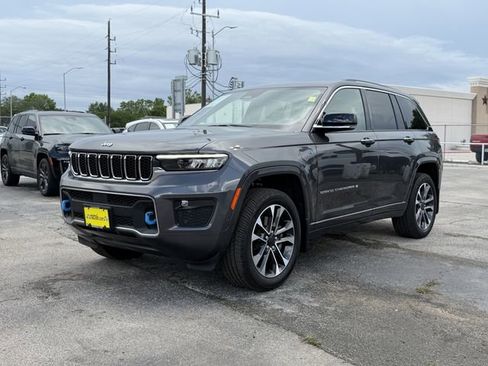 Used 2022 Jeep Grand Cherokee Overland w/ MOPAR Finishing Package AWD/4WD image 6