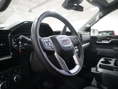 Used 2025 GMC Sierra 1500 Elevation AWD/4WD image 8